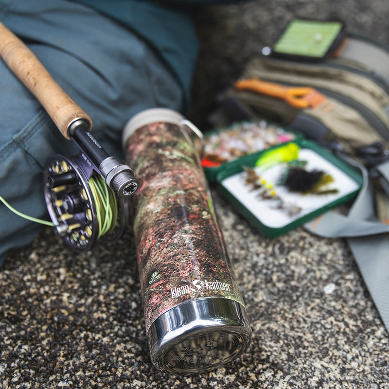 20oz-tkwide-with-cafe-cap-mossy-oak-m3 20oz_tumbler_mossyoak_rainbowtrout_flyfish_top_square.jpg
