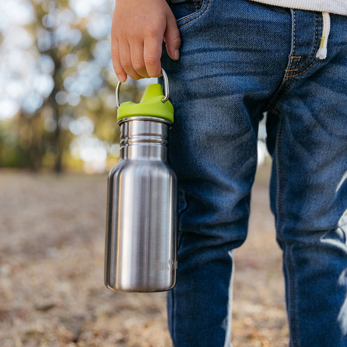 classic-kid-sippy-cap-m1 K12CNSIPPY-BS-kids_sippy_bottle_carry_lifestyle_f9e24b84-a0ae-465d-aad5-3c60c5592b7d.jpg