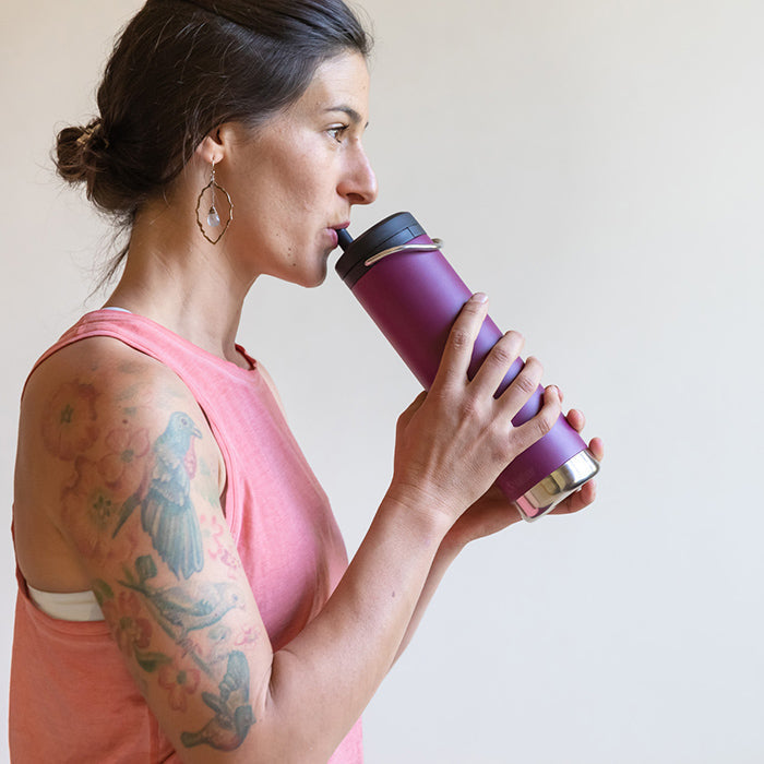 tkwide-twist-cap-with-straw-kit-i5 K20TKWPT-PP-T-TWIST-straw_cap_drinking_yoga_lifestyle_64bb08ca-98d0-4e89-83fd-b166cda65ccd.jpg