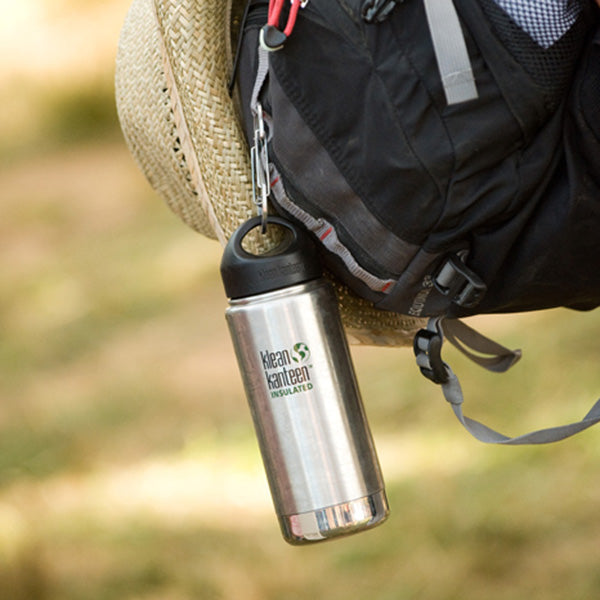steel-s-biner-3-j8 carabiner_steel_bottle_backpack_lifestyle_dd4fef2d-f5d2-4f32-ac05-c706bd6b518e.jpg