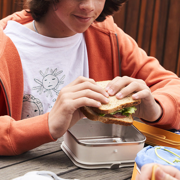 23oz-rise-food-box-lunch-f0 rise_food_lunch_box_lunch_kid_sandwich_square.jpg