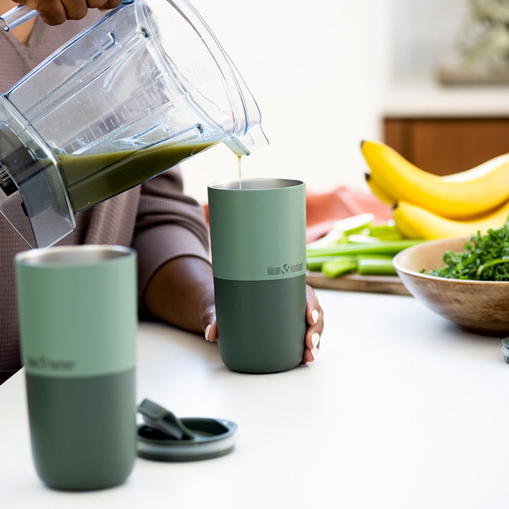 smoothie-set-e6 smoothie_kit_rise_tumbler_smoothie_pour.jpg