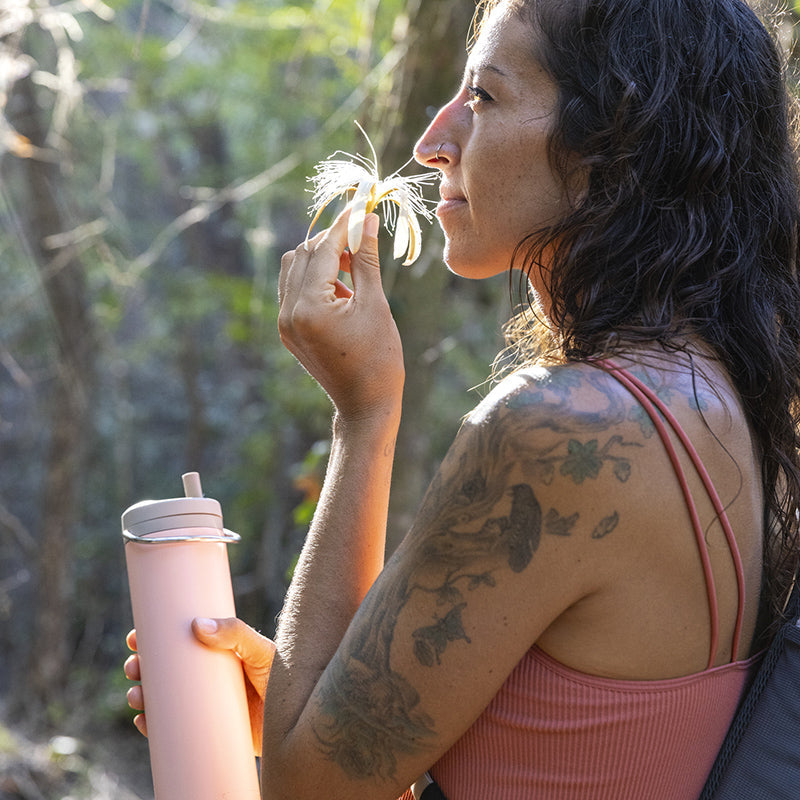 20oz-tkwide-with-twist-cap-k8 tkwide_20oz_insulated_bottle_twist_woman_flower_costarica_square.jpg