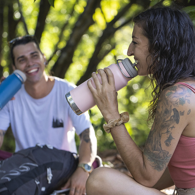 32oz-tkwide-with-twist-cap-w8 tkwide_32oz_insulated_bottle_twist_costarica_couple_drink_square.jpg