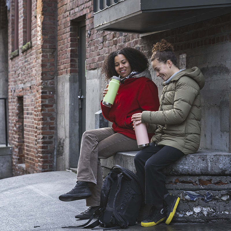 32oz-tkwide-with-twist-cap-w8 tkwide_32oz_insulated_bottle_twist_girls_city_winter_square.jpg